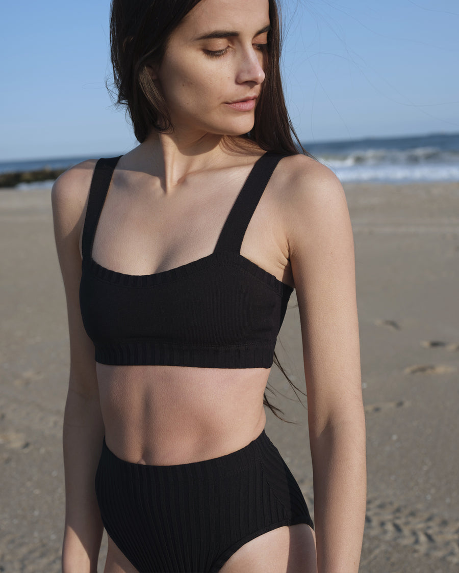 Curve Top Black